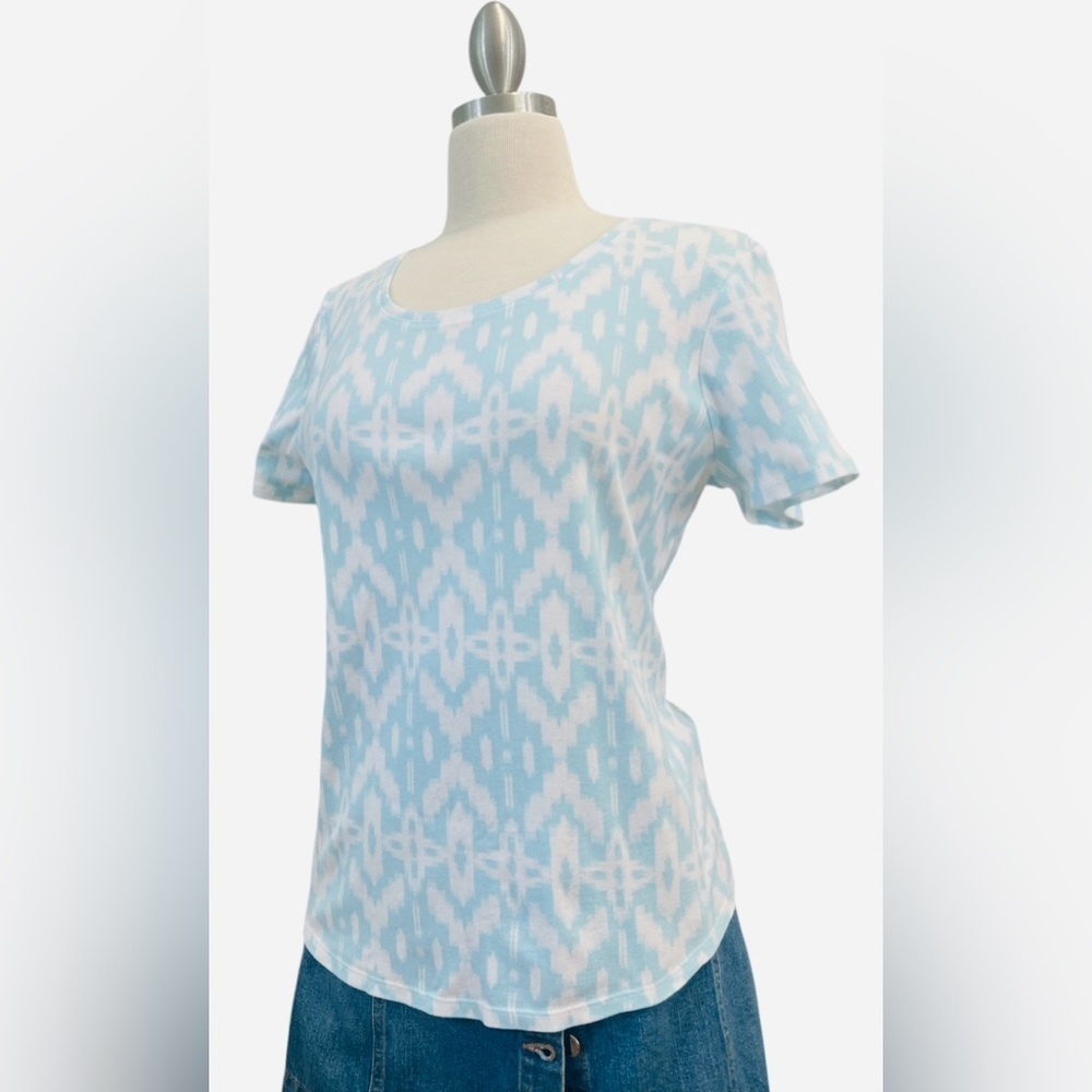 Chico's Light Blue and White Short Sleeve Tee👕